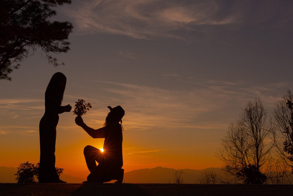 Love Shayari in Hindi and English for Romantic Moments Love Shayari in Hindi and English for Romantic Moments